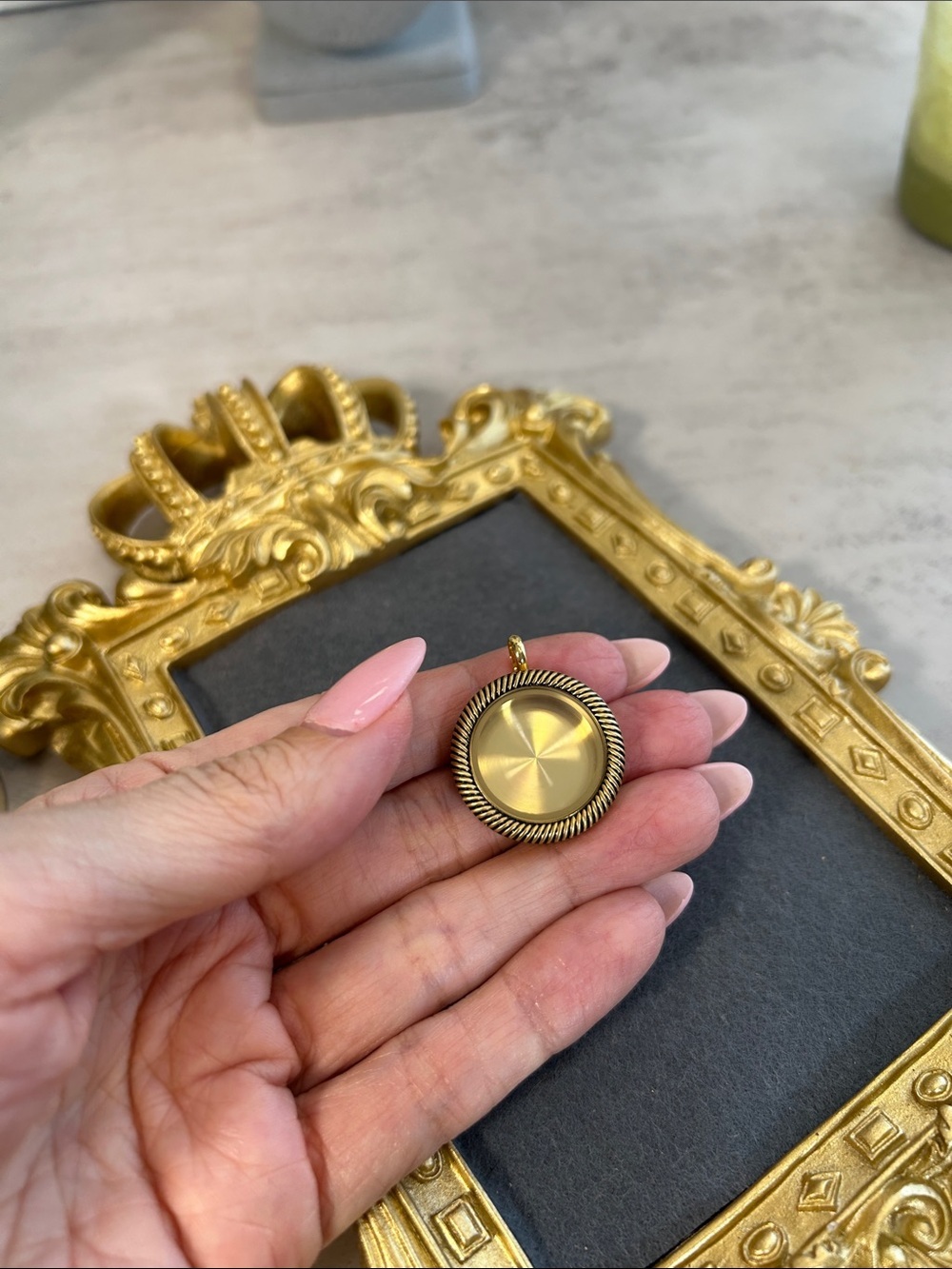 Gold-Tone Round Rope Edge Locket Pendant - Women Jewelry
